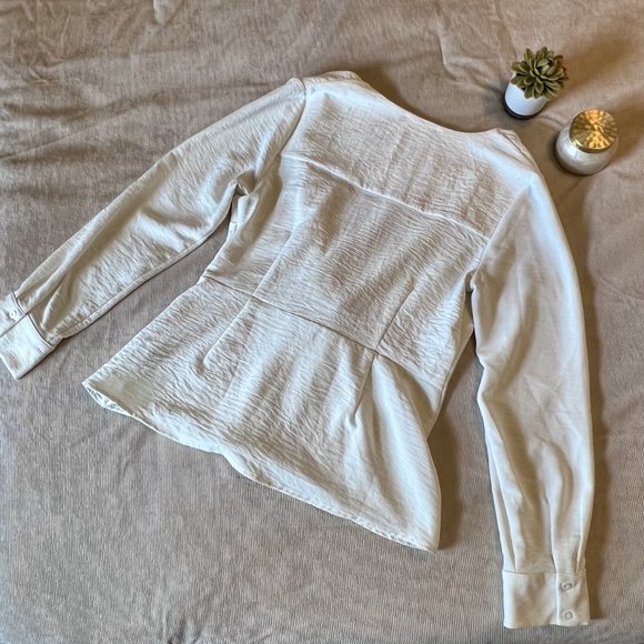 White Altar'd State Long Sleeve Blouse, size M - Picture 4 of 5